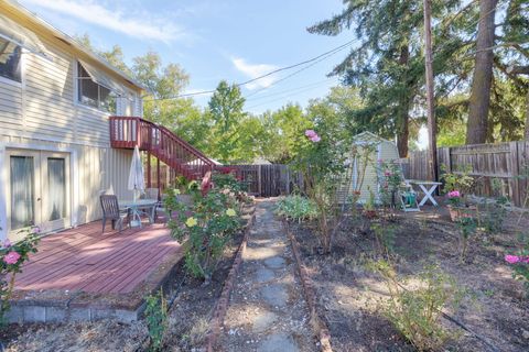Tiny photo for 547 Oakdale Drive, Medford, OR 97501 (MLS # 220219868)
