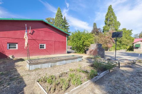Tiny photo for 547 Oakdale Drive, Medford, OR 97501 (MLS # 220219868)