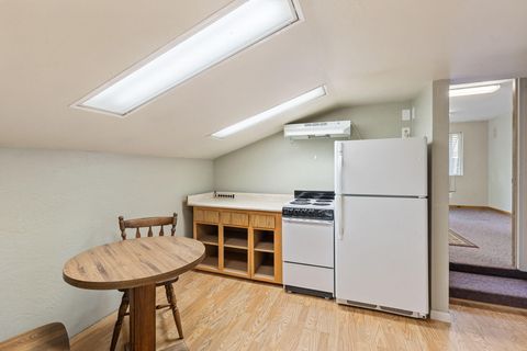 Tiny photo for 547 Oakdale Drive, Medford, OR 97501 (MLS # 220219868)