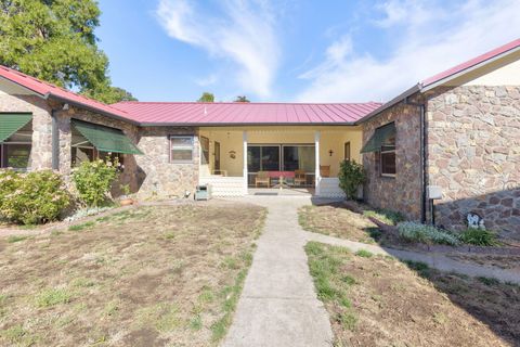 Tiny photo for 547 Oakdale Drive, Medford, OR 97501 (MLS # 220219868)