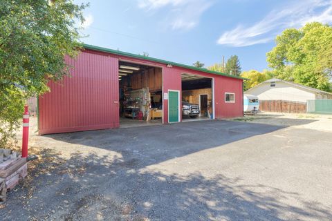 Tiny photo for 547 Oakdale Drive, Medford, OR 97501 (MLS # 220219868)