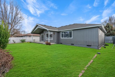 Tiny photo for 959 Westrop Drive, Central Point, OR 97502 (MLS # 220212561)