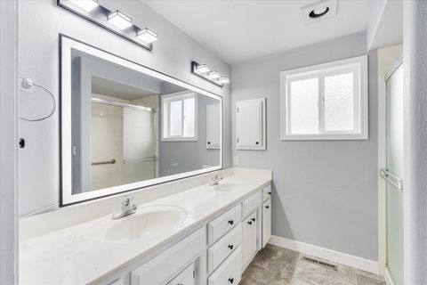 Tiny photo for 959 Westrop Drive, Central Point, OR 97502 (MLS # 220212561)