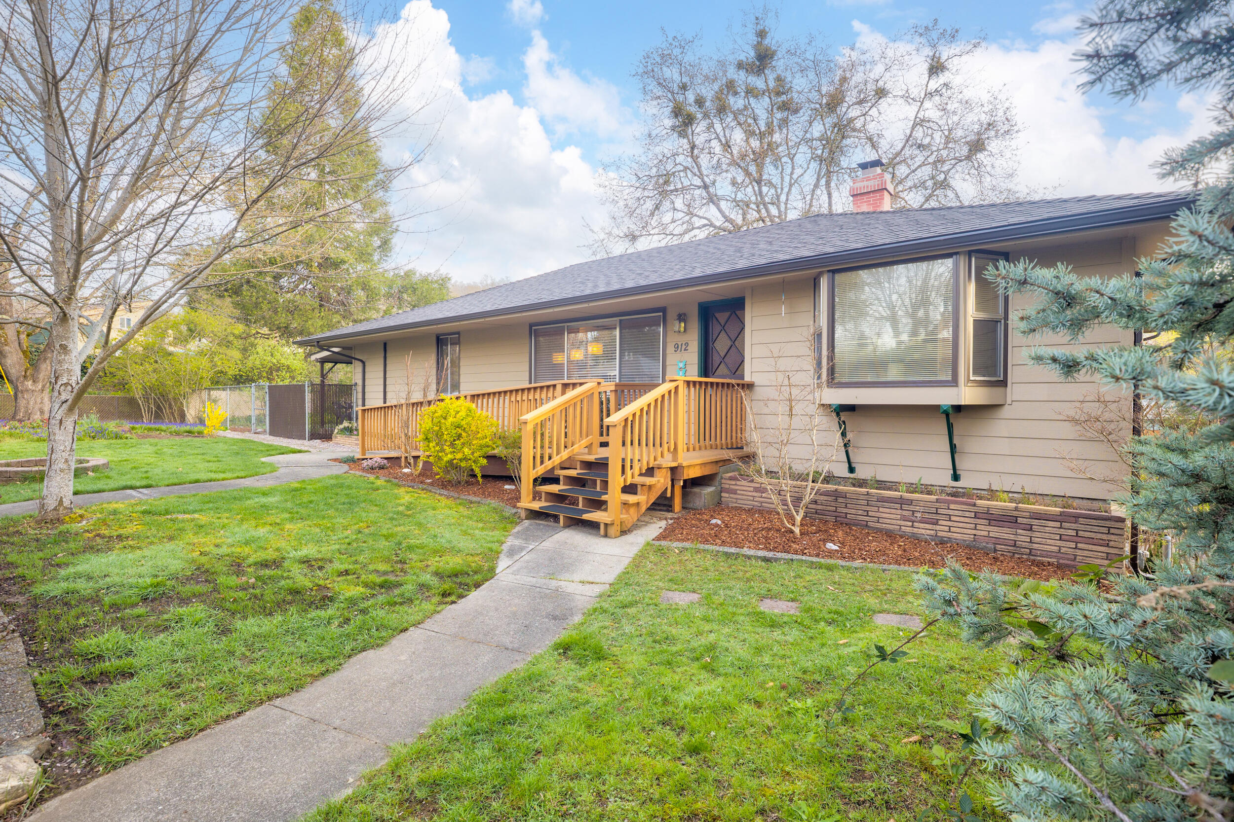 912 NW Bellevue Place