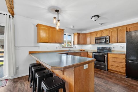 Tiny photo for 631 NE Mariposa Avenue, Prineville, OR 97754 (MLS # 220211643)