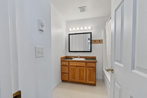 Tiny photo for 631 NE Mariposa Avenue, Prineville, OR 97754 (MLS # 220211643)