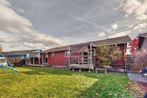 Tiny photo for 631 NE Mariposa Avenue, Prineville, OR 97754 (MLS # 220211643)