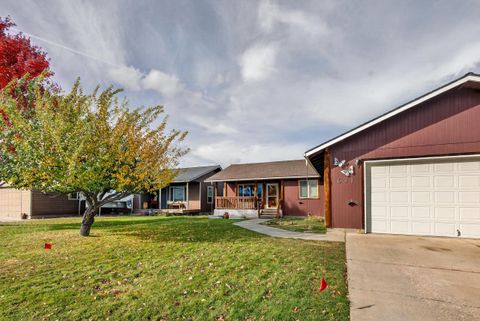 Tiny photo for 631 NE Mariposa Avenue, Prineville, OR 97754 (MLS # 220211643)