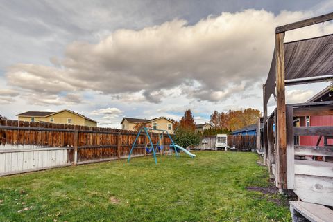 Tiny photo for 631 NE Mariposa Avenue, Prineville, OR 97754 (MLS # 220211643)