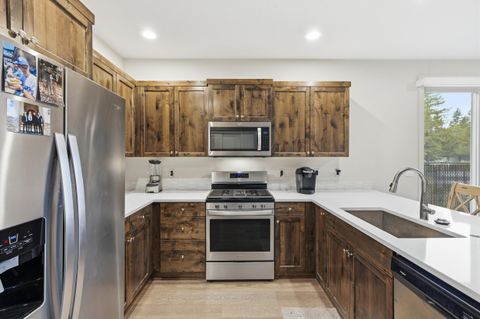 Tiny photo for 51905 Lumberman Lane, La Pine, OR 97739 (MLS # 220212741)