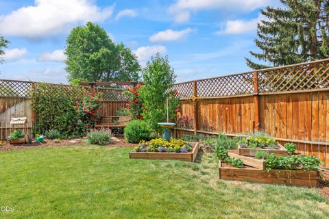 Tiny photo for 751 NE Lookout Avenue, Prineville, OR 97754 (MLS # 220224134)