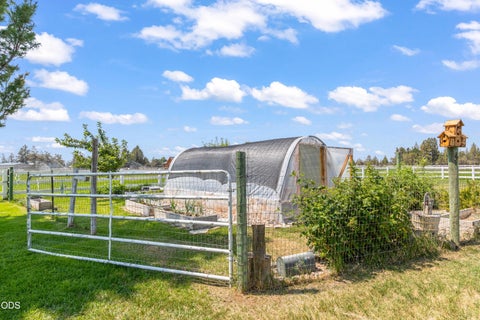 Tiny photo for 7070 NE Juniper Ridge Road, Redmond, OR 97756 (MLS # 220226758)