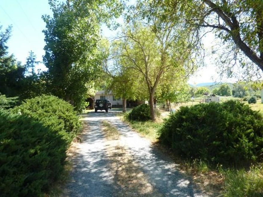 1969 Fleetwood on over 1 acres. Large covered porches. Also extra sq footage added to manufactured home. Great for animals and gardening. Central Point area.