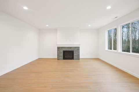 Tiny photo for 160 Valemont Drive #9, Eagle Point, OR 97524 (MLS # 220211560)