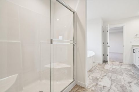 Tiny photo for 160 Valemont Drive #9, Eagle Point, OR 97524 (MLS # 220211560)