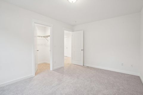 Tiny photo for 160 Valemont Drive #9, Eagle Point, OR 97524 (MLS # 220211560)