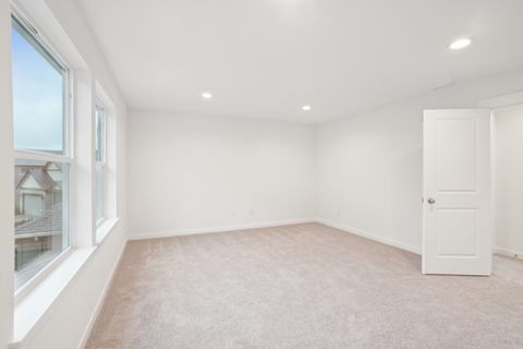 Tiny photo for 160 Valemont Drive #9, Eagle Point, OR 97524 (MLS # 220211560)