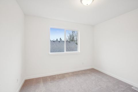 Tiny photo for 160 Valemont Drive #9, Eagle Point, OR 97524 (MLS # 220211560)