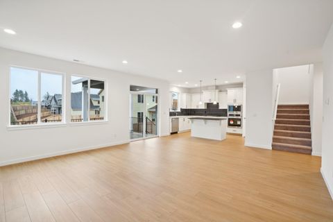 Tiny photo for 160 Valemont Drive #9, Eagle Point, OR 97524 (MLS # 220211560)