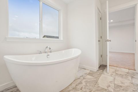 Tiny photo for 160 Valemont Drive #9, Eagle Point, OR 97524 (MLS # 220211560)