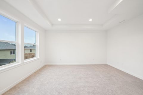 Tiny photo for 160 Valemont Drive #9, Eagle Point, OR 97524 (MLS # 220211560)