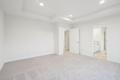 Tiny photo for 160 Valemont Drive #9, Eagle Point, OR 97524 (MLS # 220211560)