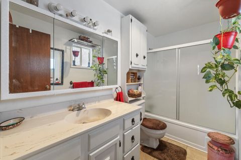 Tiny photo for 32585 Transformer Rd, Malin, OR 97632 (MLS # 220219751)