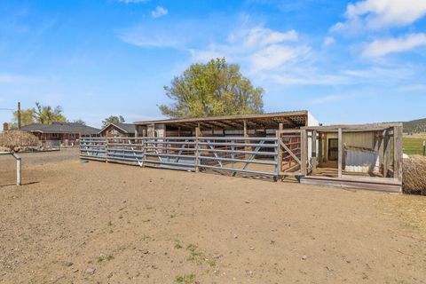 Tiny photo for 32585 Transformer Rd, Malin, OR 97632 (MLS # 220219751)