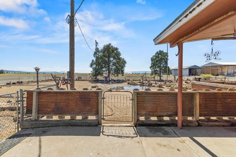 Tiny photo for 32585 Transformer Rd, Malin, OR 97632 (MLS # 220219751)