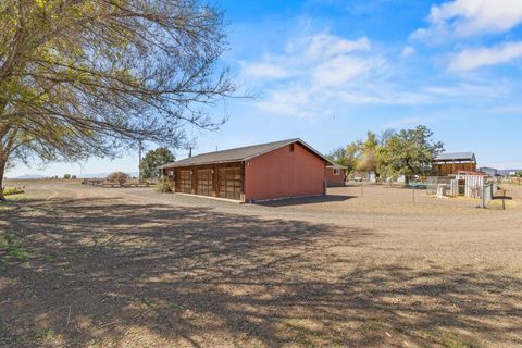 Tiny photo for 32585 Transformer Rd, Malin, OR 97632 (MLS # 220219751)