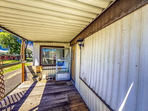 Tiny photo for 3126 Delaware Avenue, Klamath Falls, OR 97603 (MLS # 220223110)