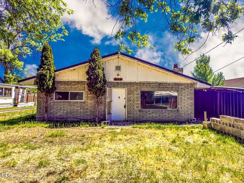Photo of 3126 Delaware Avenue, Klamath Falls, OR 97603 (MLS # 220223110)