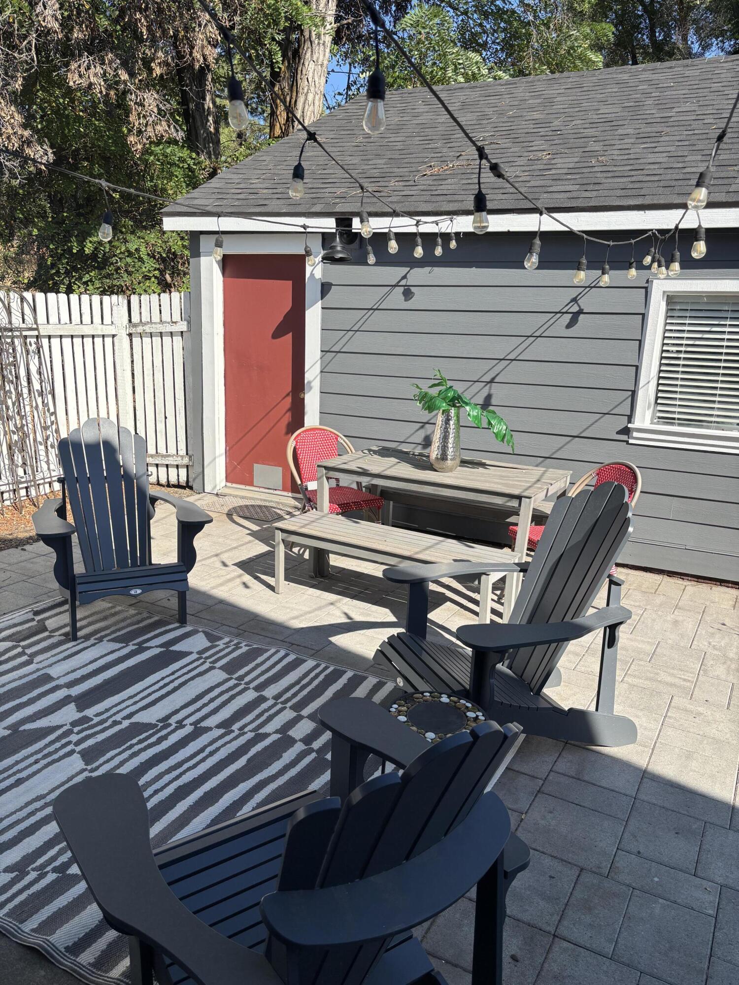 202 NW Thurston Avenue