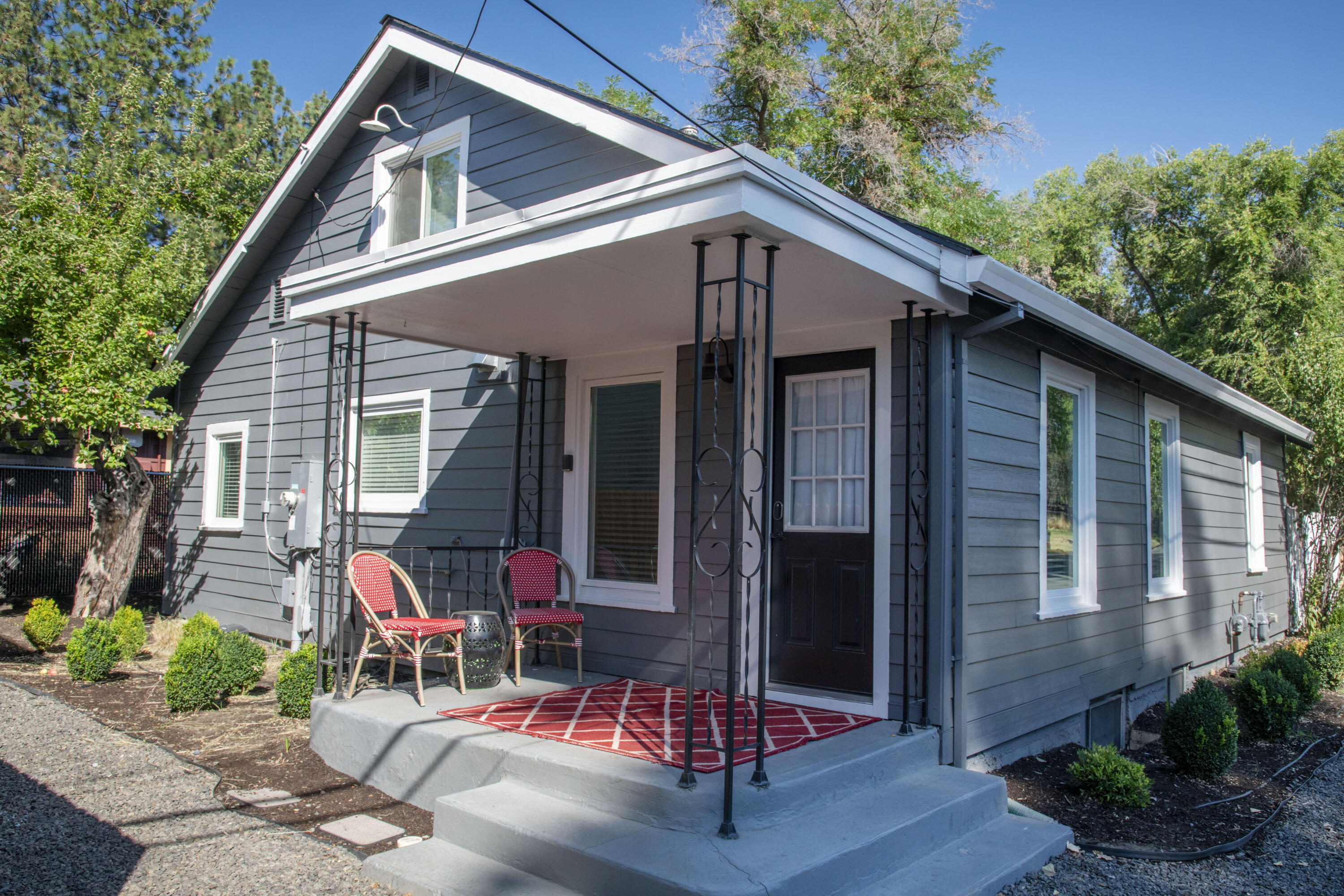 202 NW Thurston Avenue