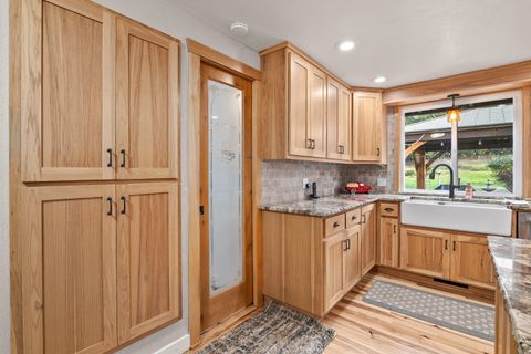 Tiny photo for 9728 Lower River Road, Grants Pass, OR 97526 (MLS # 220217139)