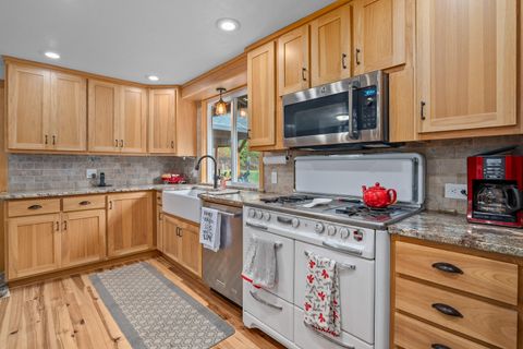 Tiny photo for 9728 Lower River Road, Grants Pass, OR 97526 (MLS # 220217139)