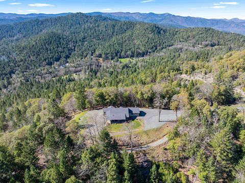 Tiny photo for 1095 Ingalls Lane, Grants Pass, OR 97527 (MLS # 220216879)