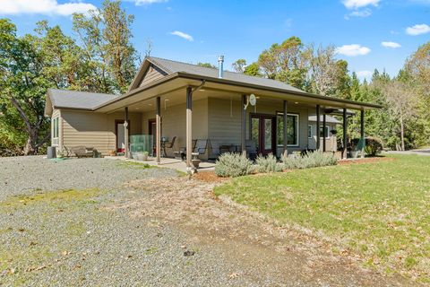 Tiny photo for 1095 Ingalls Lane, Grants Pass, OR 97527 (MLS # 220216879)