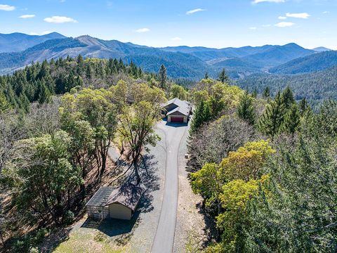Photo of 1095 Ingalls Lane, Grants Pass, OR 97527 (MLS # 220216879)