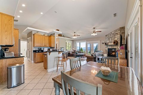 Tiny photo for 1095 Ingalls Lane, Grants Pass, OR 97527 (MLS # 220216879)