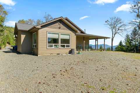 Tiny photo for 1095 Ingalls Lane, Grants Pass, OR 97527 (MLS # 220216879)