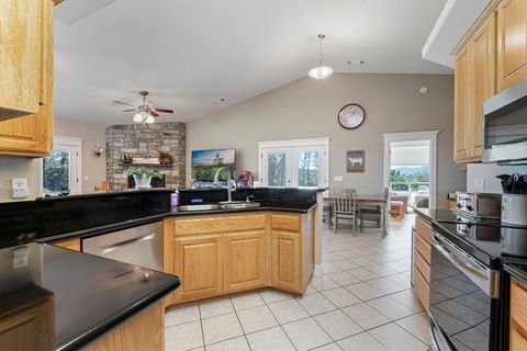 Tiny photo for 1095 Ingalls Lane, Grants Pass, OR 97527 (MLS # 220216879)