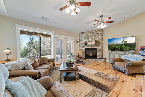 Tiny photo for 1095 Ingalls Lane, Grants Pass, OR 97527 (MLS # 220216879)