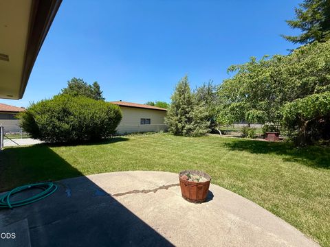 Tiny photo for 5119 Barry Avenue, Klamath Falls, OR 97603 (MLS # 220223485)
