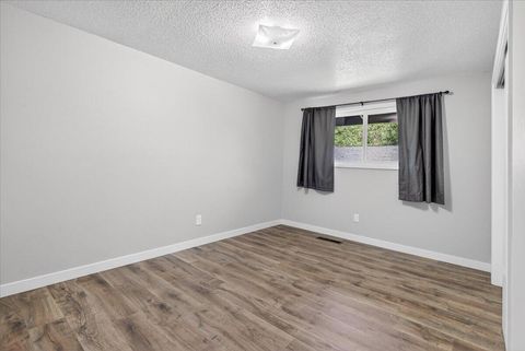 Tiny photo for 309 N Berkeley Way, Medford, OR 97504 (MLS # 220220204)