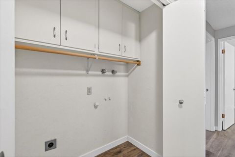 Tiny photo for 309 N Berkeley Way, Medford, OR 97504 (MLS # 220220204)