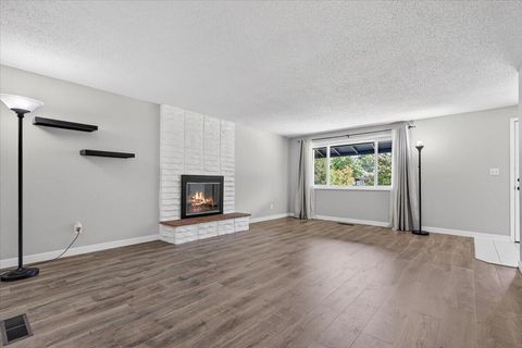 Tiny photo for 309 N Berkeley Way, Medford, OR 97504 (MLS # 220220204)