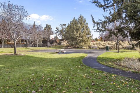 Tiny photo for 20745 NE Comet Lane, Bend, OR 97701 (MLS # 220212662)