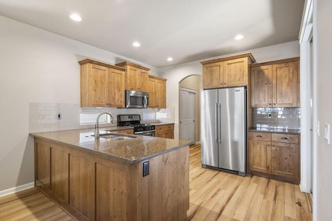 Tiny photo for 20745 NE Comet Lane, Bend, OR 97701 (MLS # 220212662)