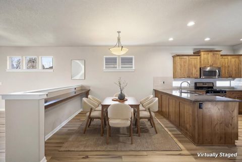 Tiny photo for 20745 NE Comet Lane, Bend, OR 97701 (MLS # 220212662)